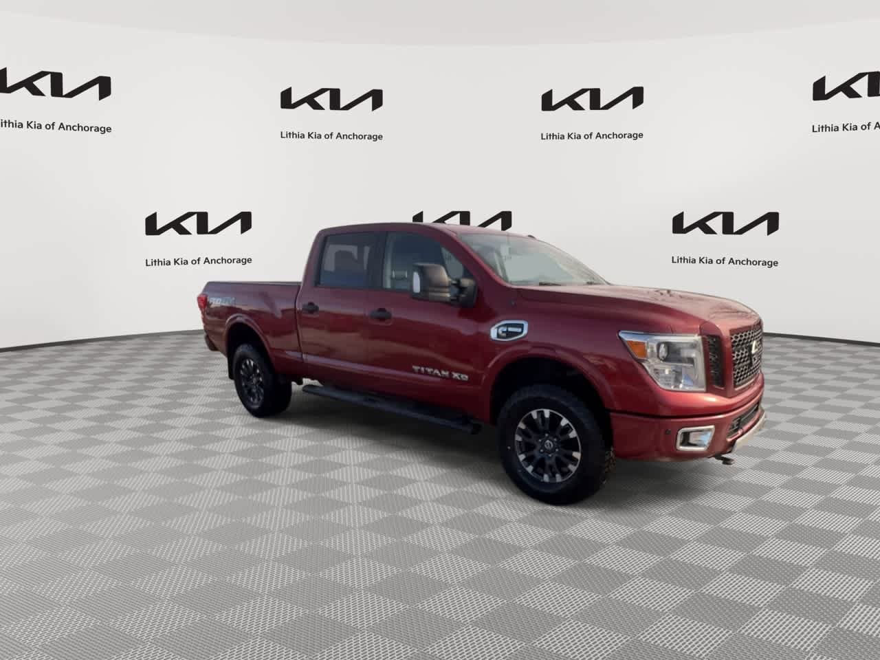 Used 2017 Nissan Titan PRO-4X w/ Pro-4x Convenience Package AWD/4WD image 3
