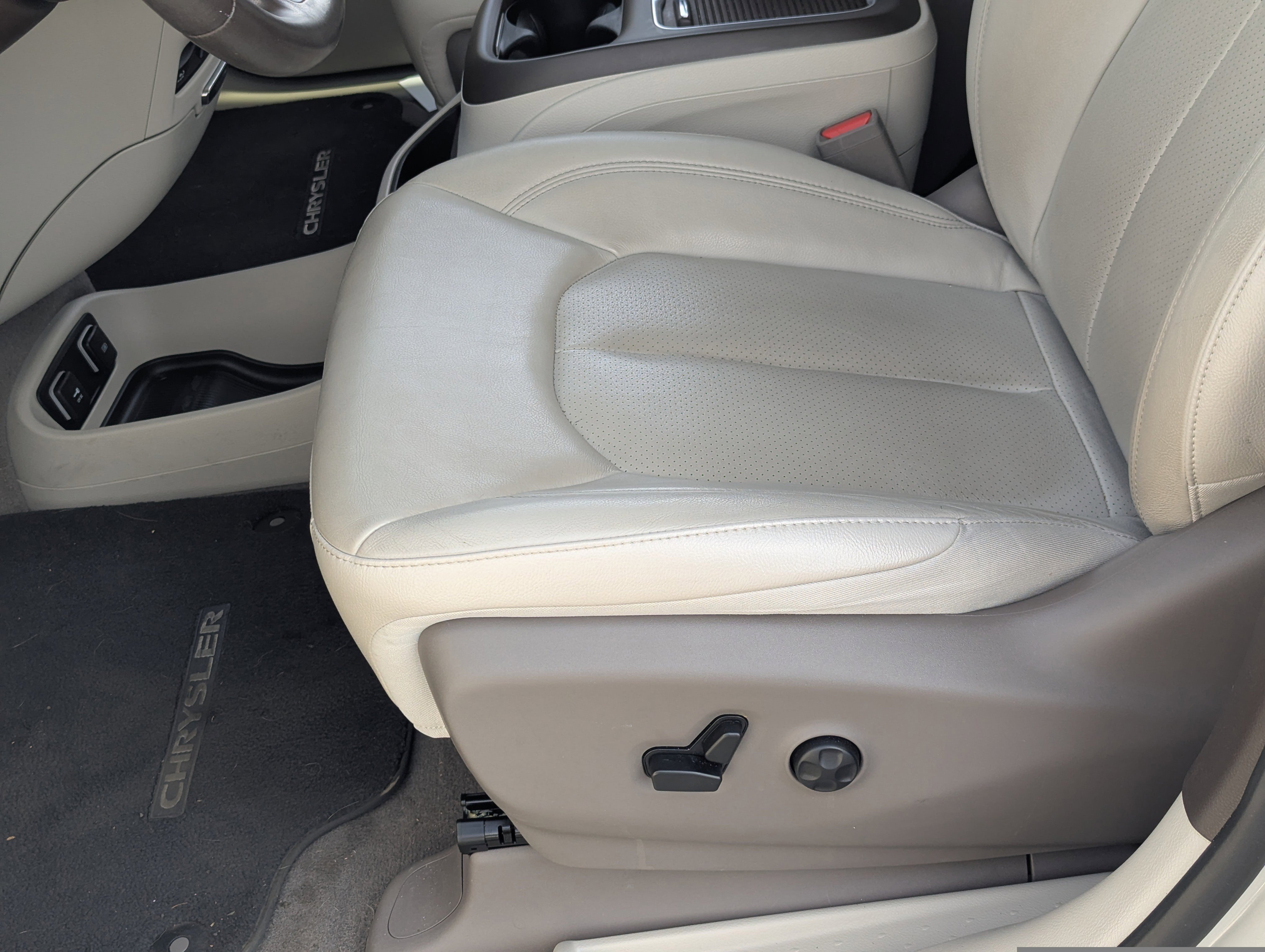 Used 2020 Chrysler Pacifica Touring-L Plus image 19