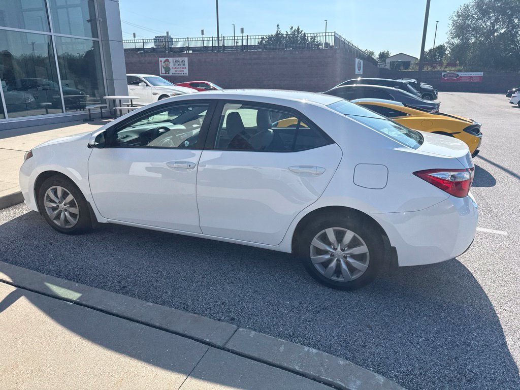 Used 2016 Toyota Corolla LE FWD image 2