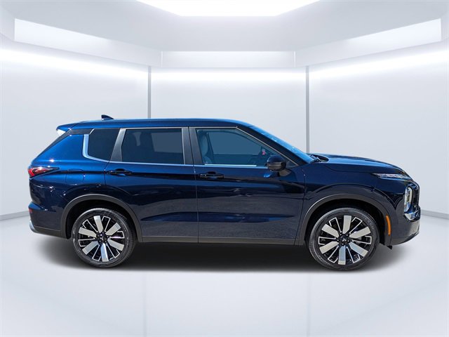 New 2025 Mitsubishi Outlander SE image 2
