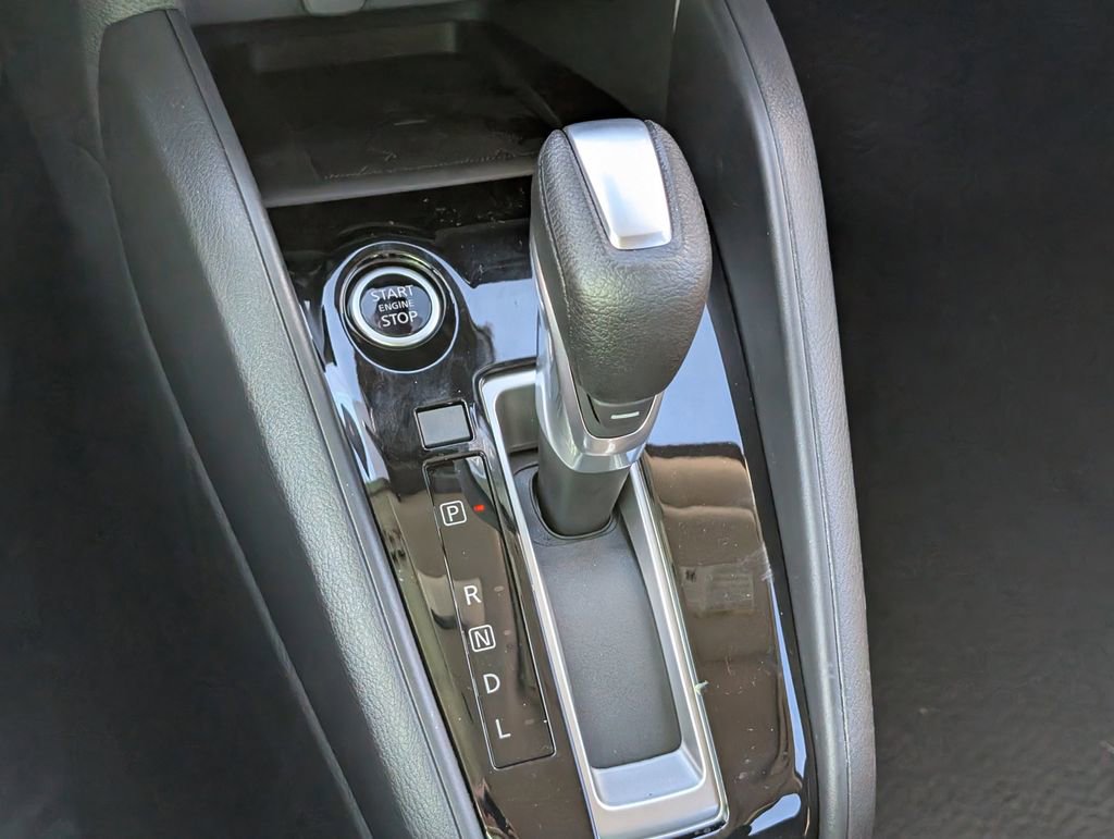 New 2025 Nissan Versa SR w/ Trunk Package image 28
