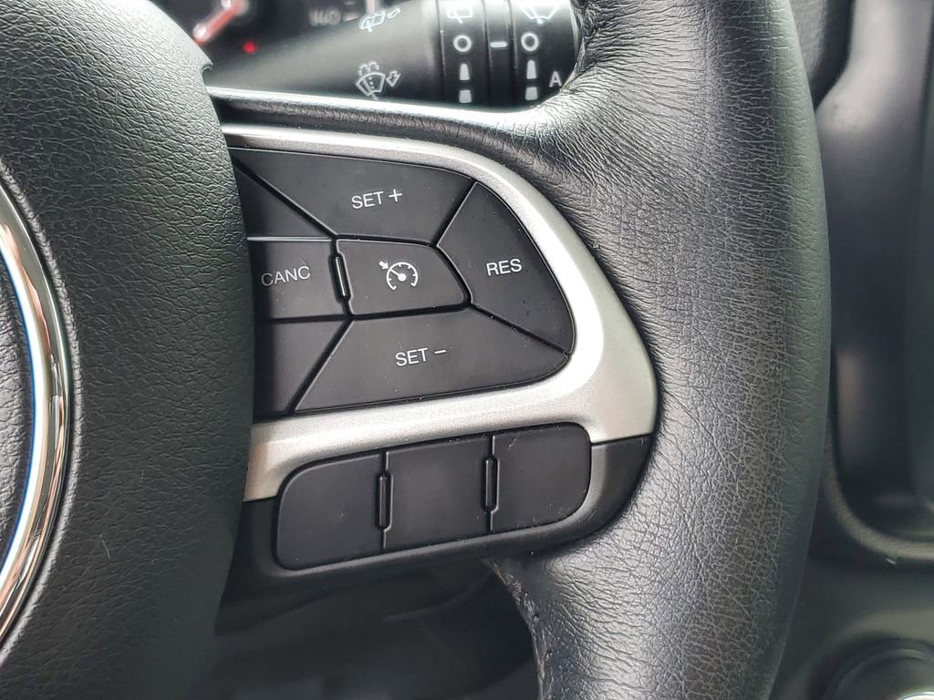 Used 2019 Jeep Renegade Latitude w/ Cold Weather Group AWD/4WD image 16
