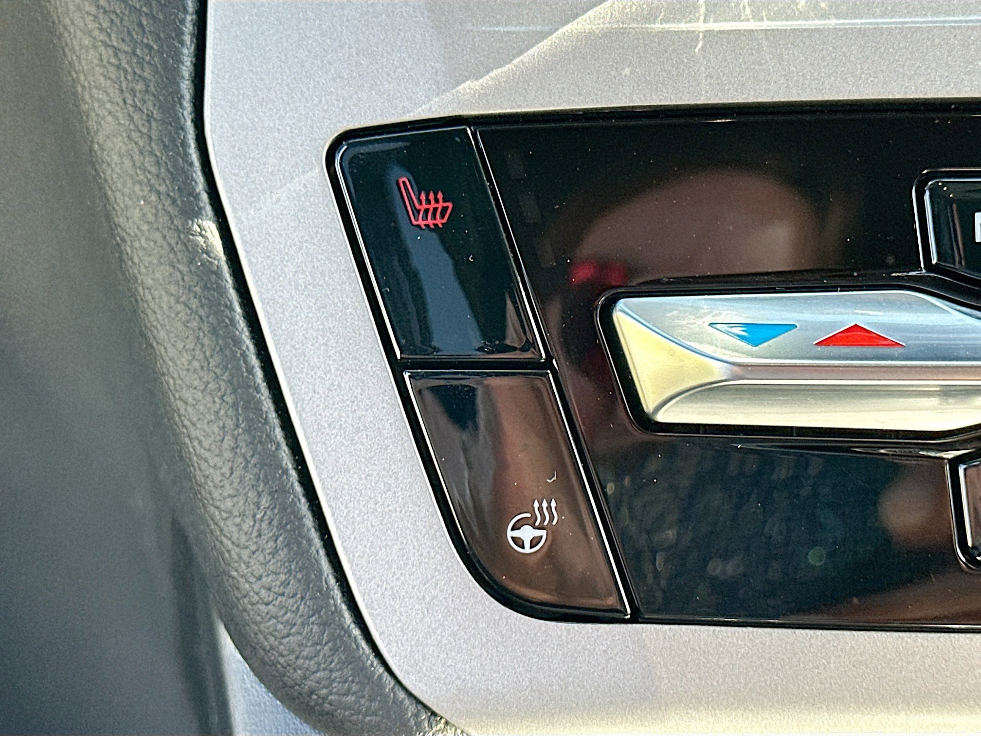 Certified 2023 Ford Explorer XLT w/ Equipment Group 202A image 19