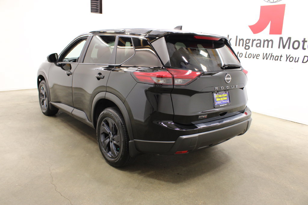 Used 2026 Nissan Rogue SV FWD image 3
