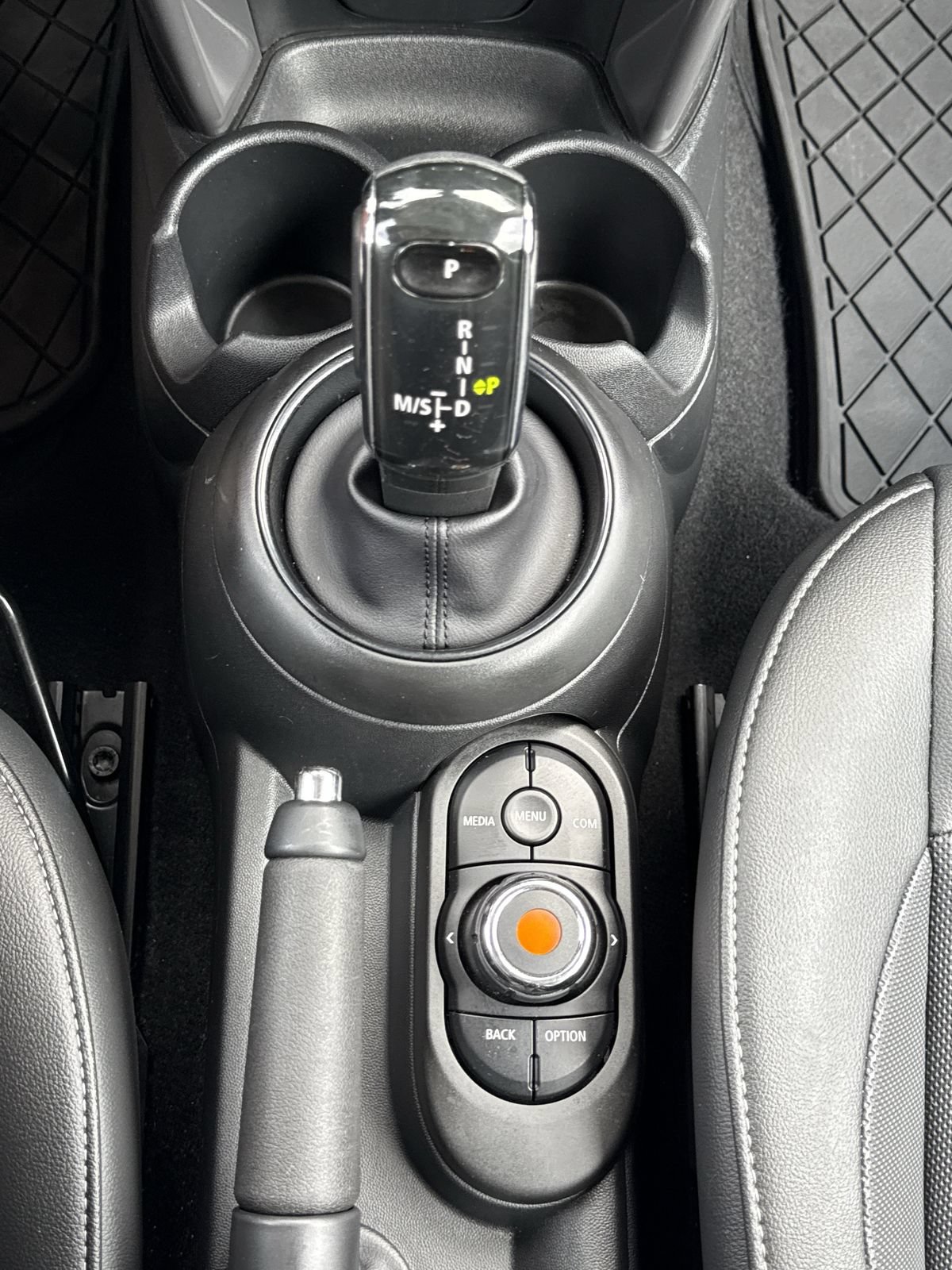 Used 2021 MINI Cooper 2-Door Hardtop FWD image 25