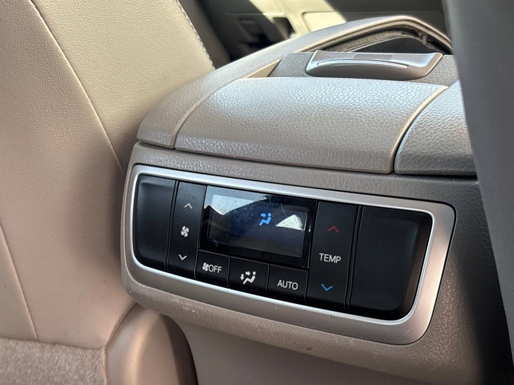 Used 2019 Toyota Highlander XLE image 30