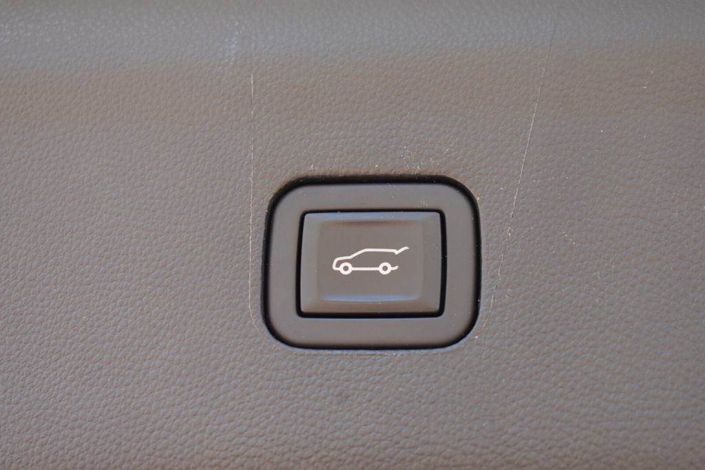 Used 2024 Buick Enclave Premium AWD/4WD image 22