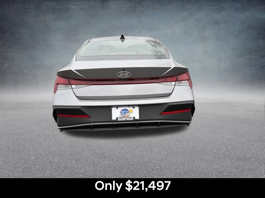 Used 2026 Hyundai Elantra SE w/ Cargo Package FWD image 4