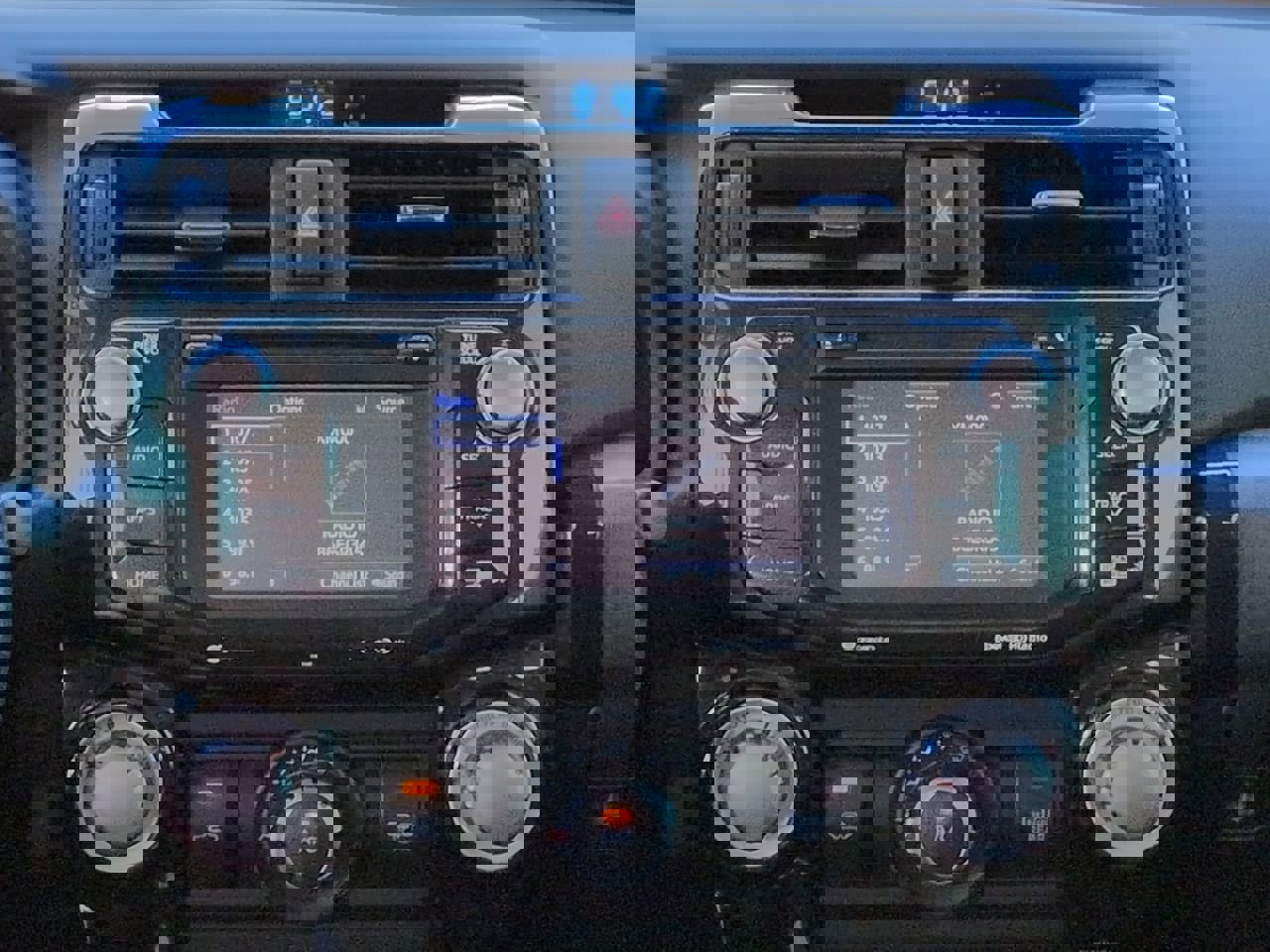 Used 2018 Toyota 4Runner TRD Off-Road Premium AWD/4WD image 17