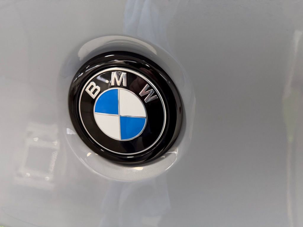 Used 2025 BMW X4 M40i w/ Premium Package image 8