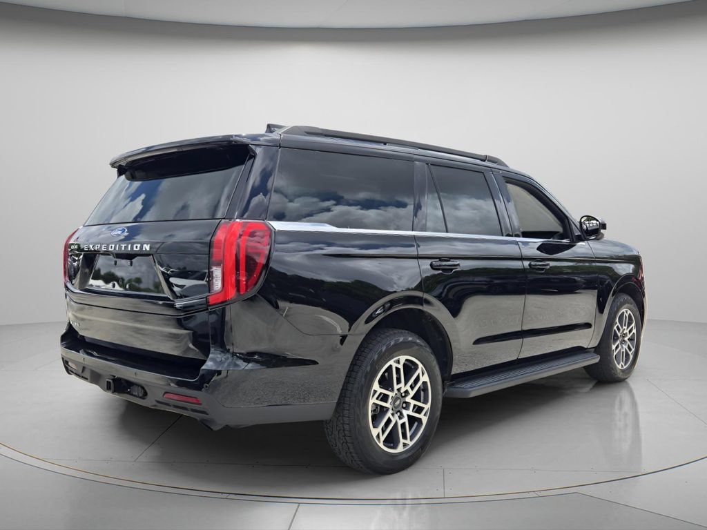 Used 2025 Ford Expedition Active AWD/4WD image 8