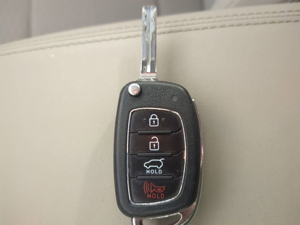 Used 2019 Hyundai Tucson SE image 32