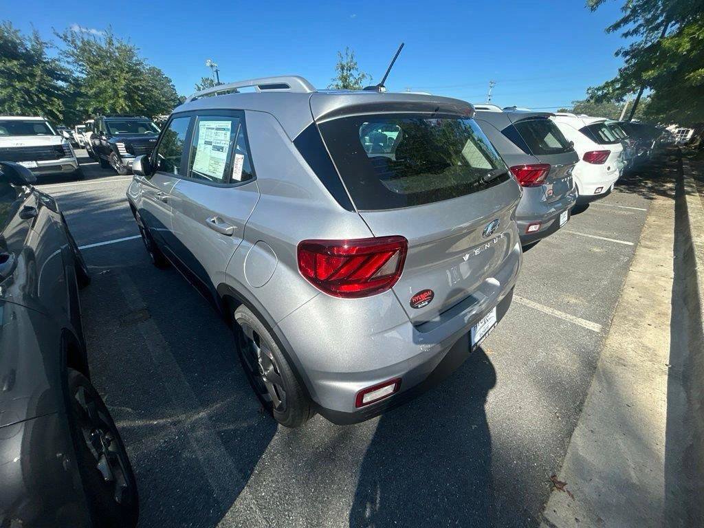 New 2026 Hyundai Venue SEL FWD image 2