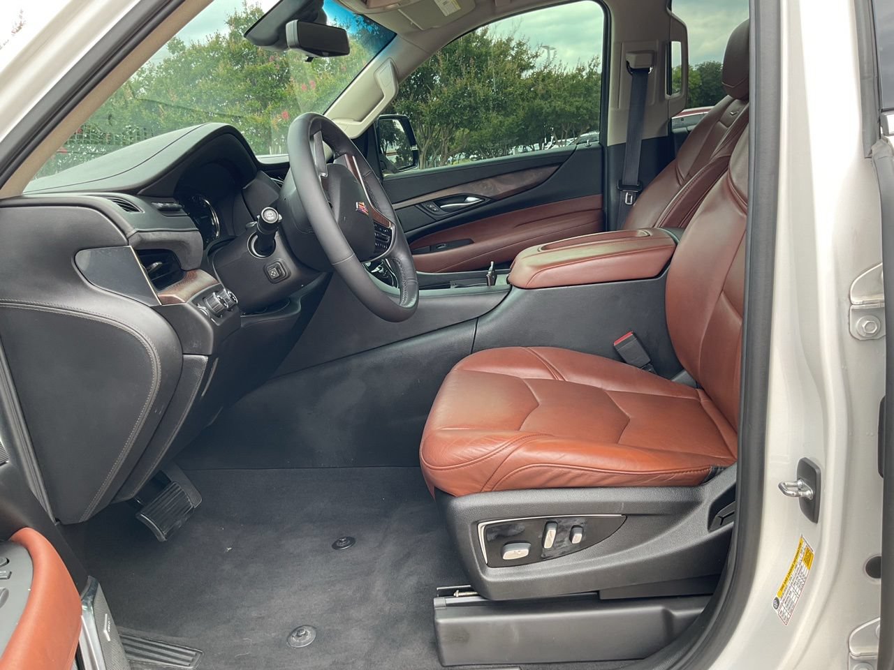 Used 2017 Cadillac Escalade Premium Luxury AWD/4WD image 8