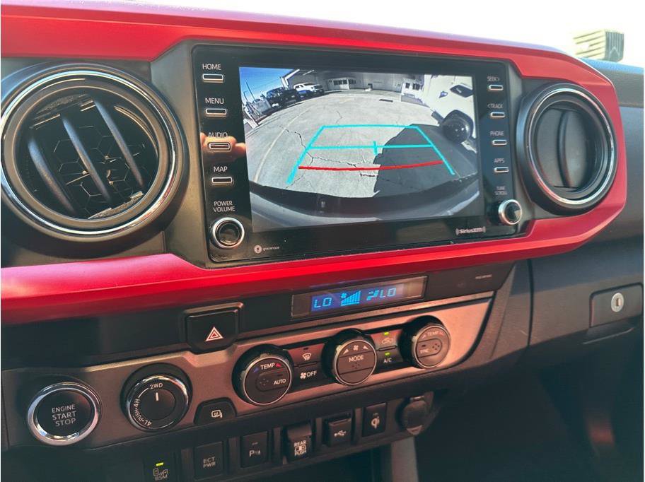 Used 2021 Toyota Tacoma TRD Off-Road w/ Technology Package AWD/4WD image 28