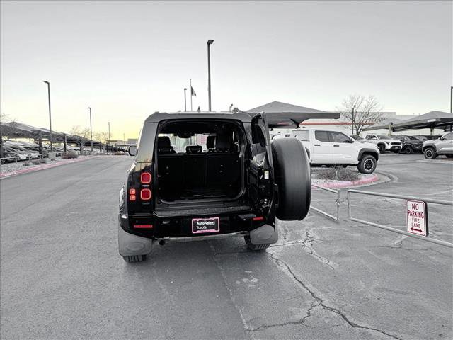 Used 2024 Land Rover Defender 110 X-Dynamic SE image 7