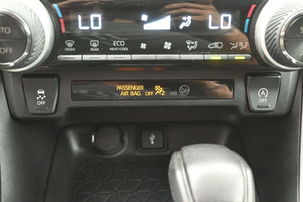Used 2021 Toyota RAV4 XLE AWD/4WD image 23