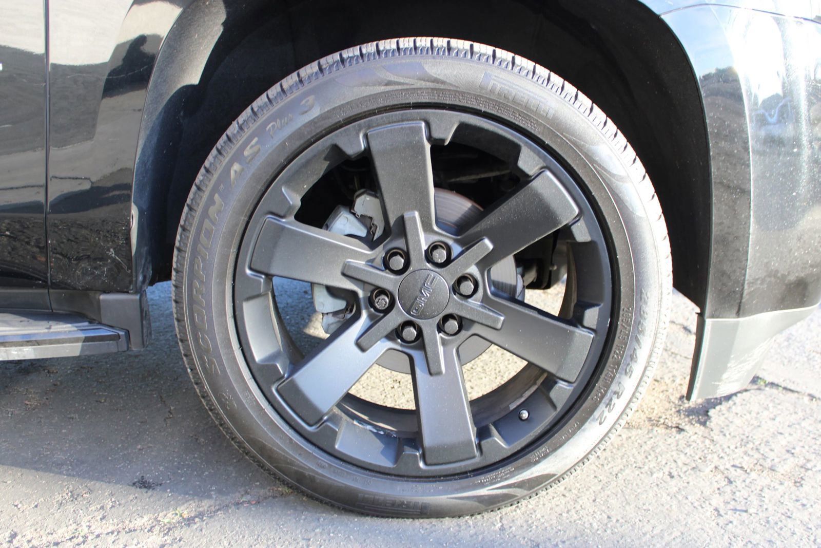 Used 2019 GMC Yukon XL SLT w/ Graphite Performance Edition image 5