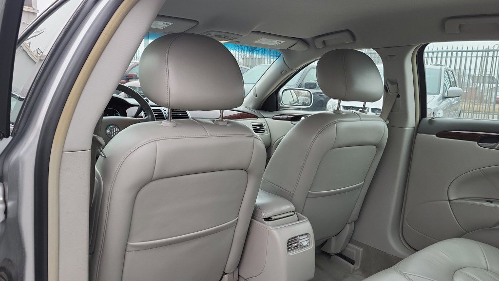Used 2010 Buick Lucerne CXL w/ Driver Confidence Package image 21