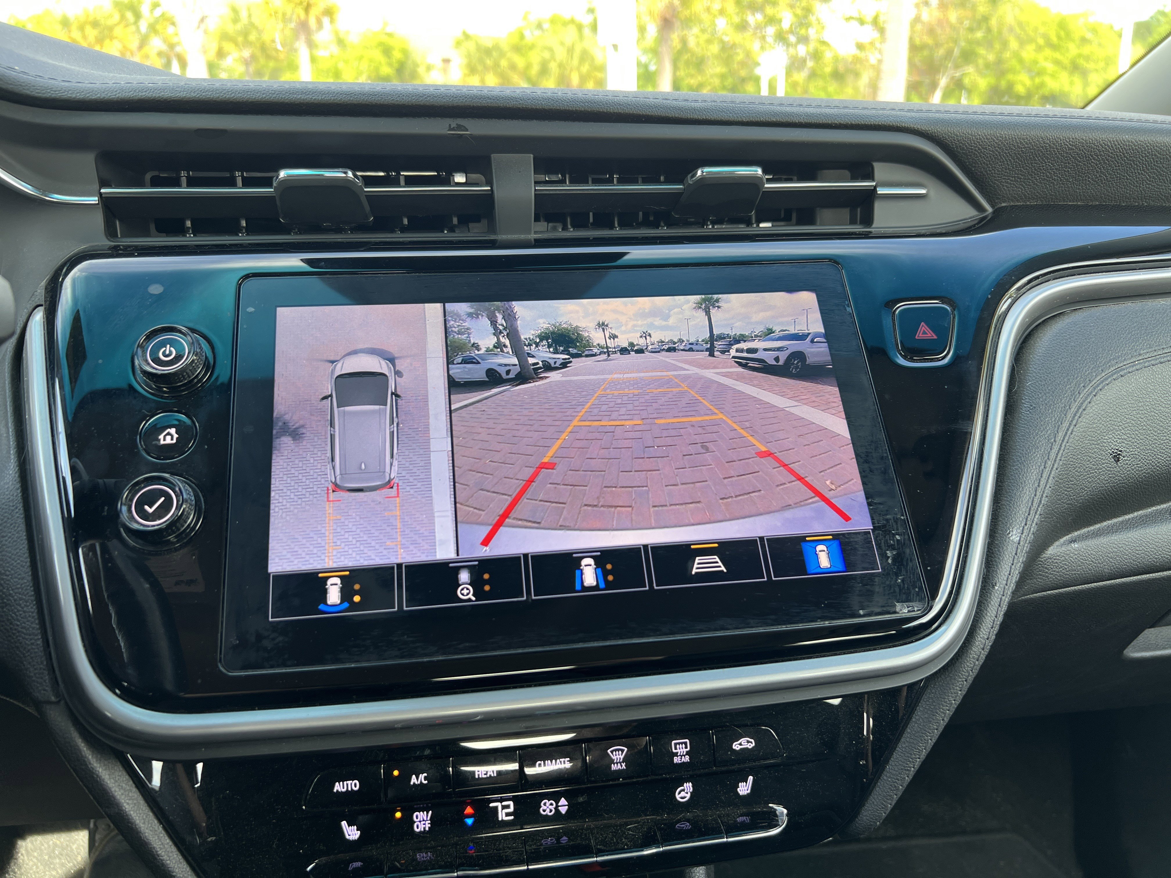 Used 2022 Chevrolet Bolt LT w/ Infotainment Package image 24