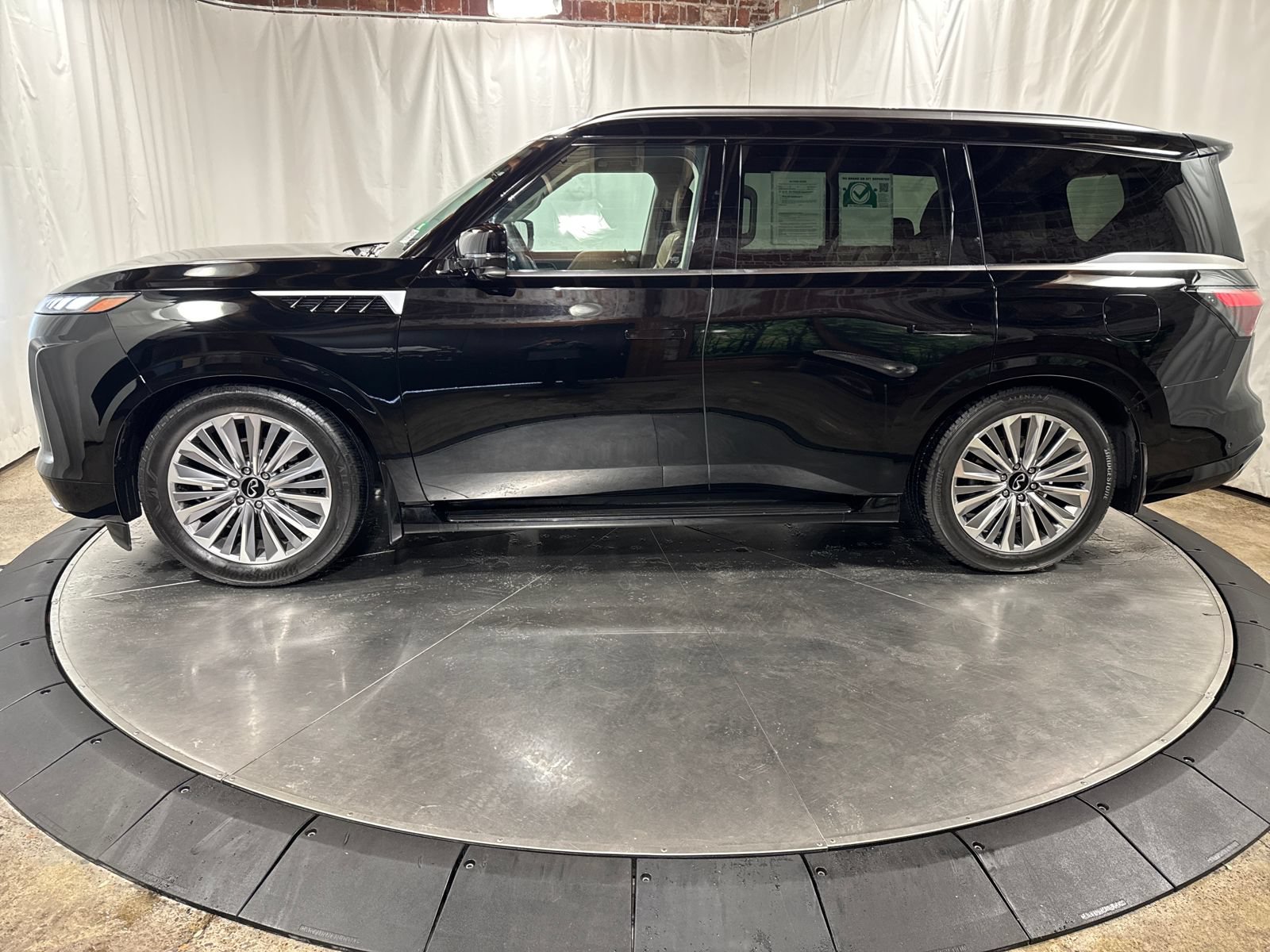 Certified 2025 INFINITI QX80 Luxe AWD/4WD image 6