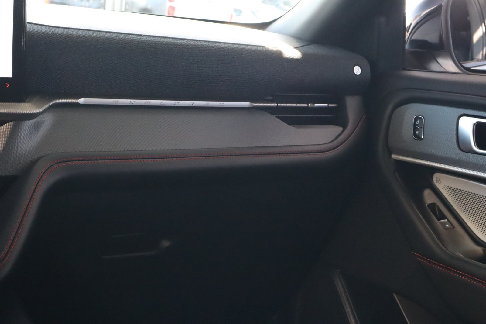 Used 2025 Ford Explorer ST RWD image 31