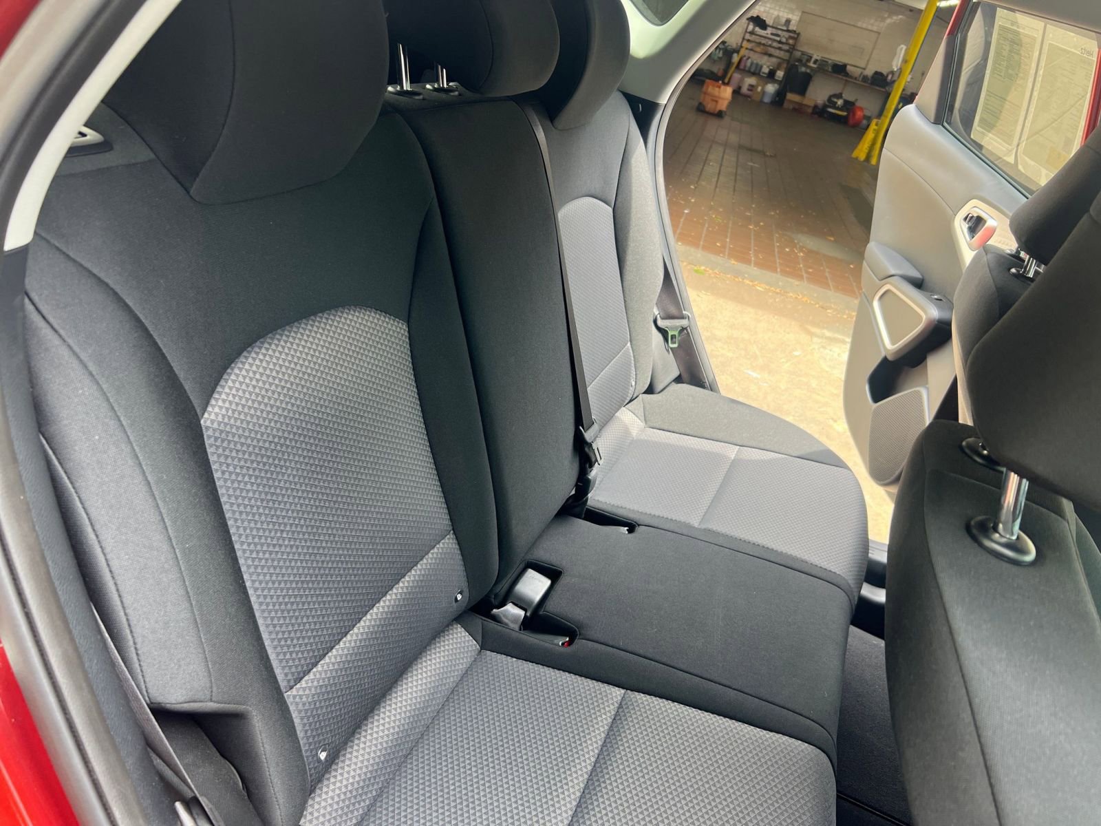 Used 2025 Kia Soul LX w/ LX Technology Package FWD image 33