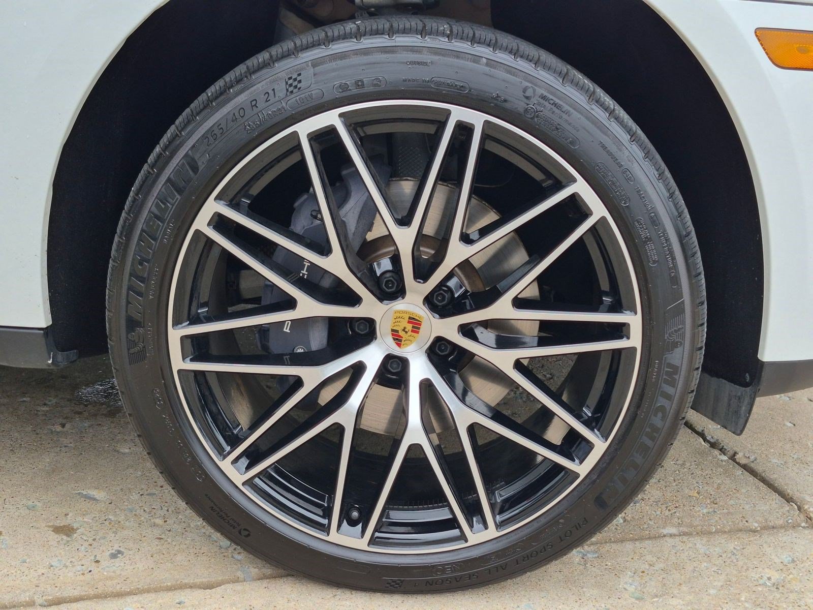 Certified 2026 Porsche Macan AWD/4WD image 29