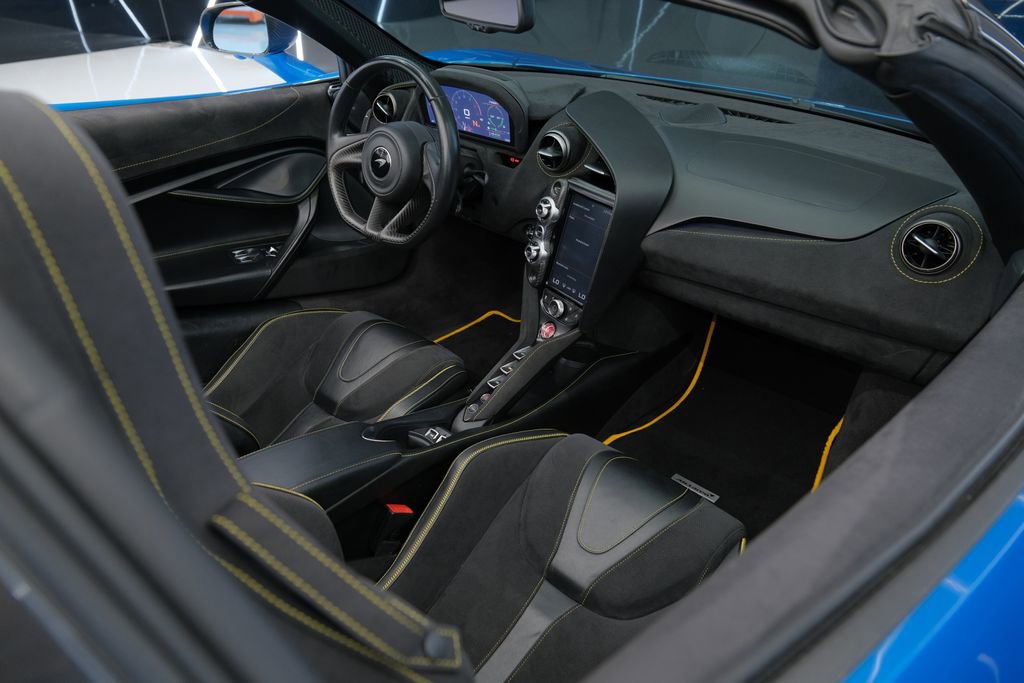 Used 2020 McLaren 720S Spider RWD image 32