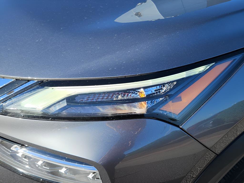 Used 2023 Nissan Rogue SV FWD image 12