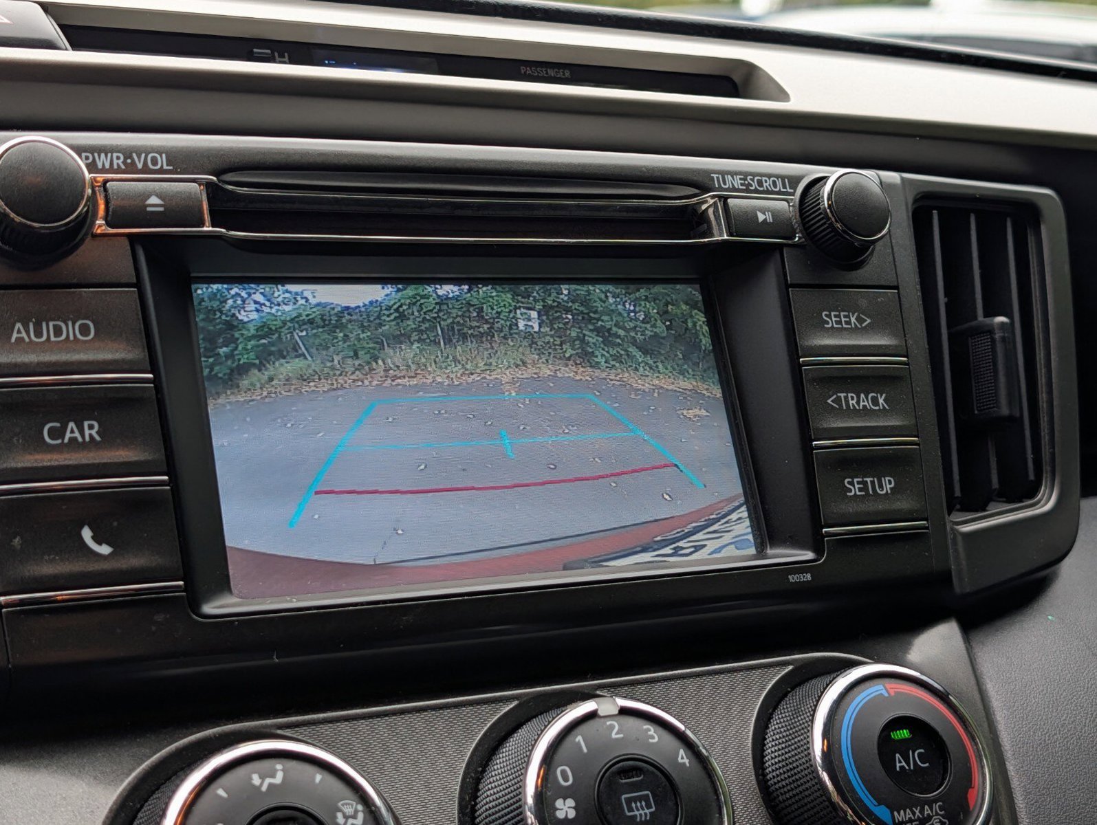 Used 2015 Toyota RAV4 LE AWD/4WD image 5