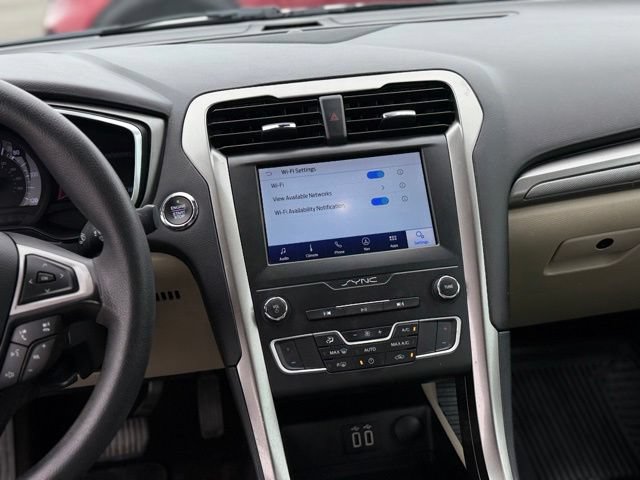 Used 2019 Ford Fusion SE FWD image 21