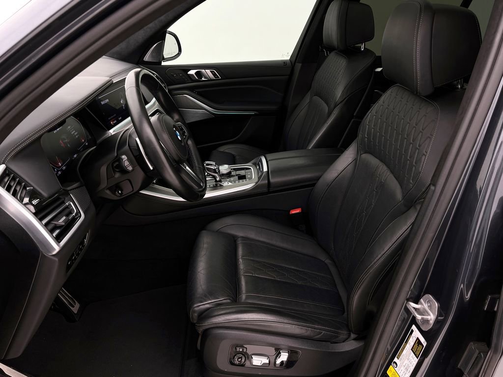 Used 2021 BMW X5 M50i w/ Executive Package image 11