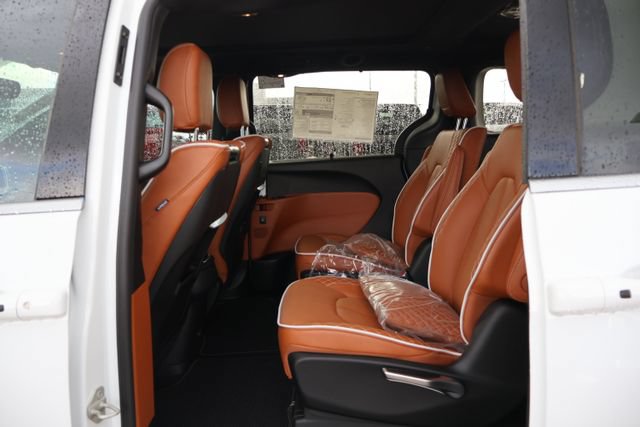 New 2026 Chrysler Pacifica Pinnacle FWD image 8