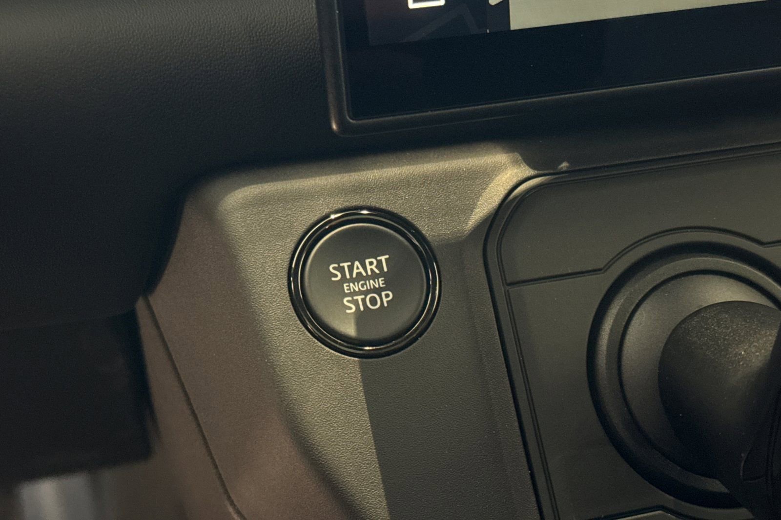 New 2026 Land Rover Defender 110 OCTA image 23