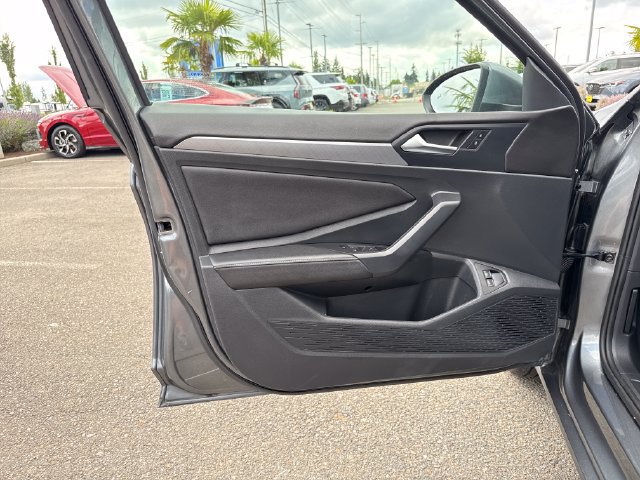 Used 2024 Volkswagen Jetta SE FWD image 15