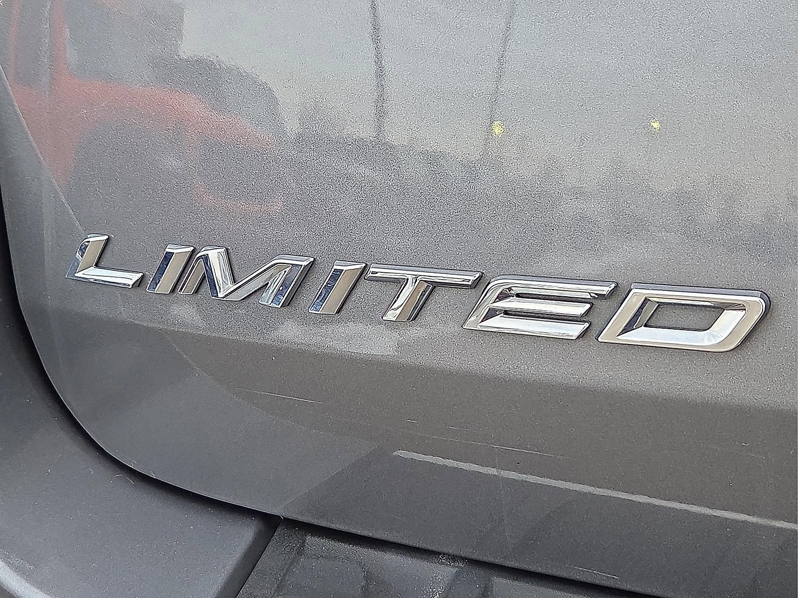 Used 2023 Ford Explorer Limited image 9