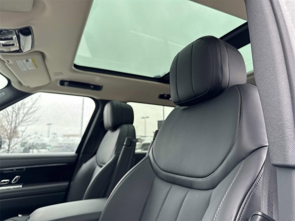 New 2025 Land Rover Range Rover SE image 20