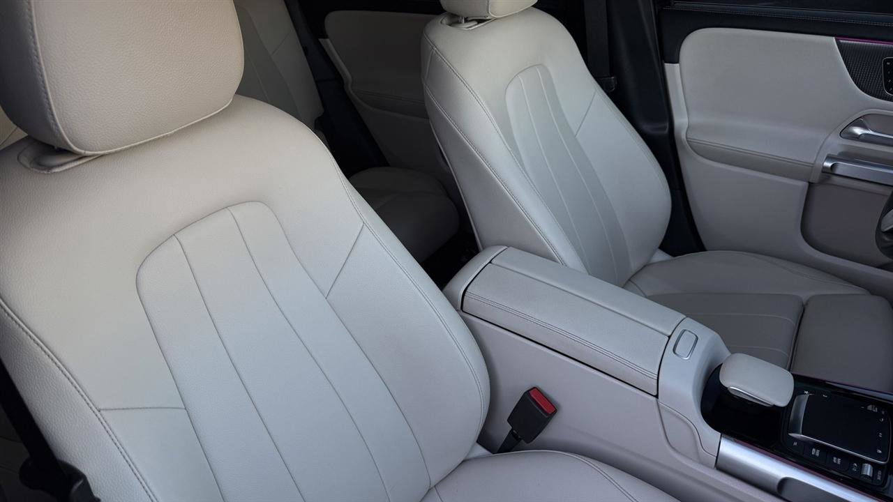 Used 2021 Mercedes-Benz GLB 250 4MATIC w/ Premium Package image 47