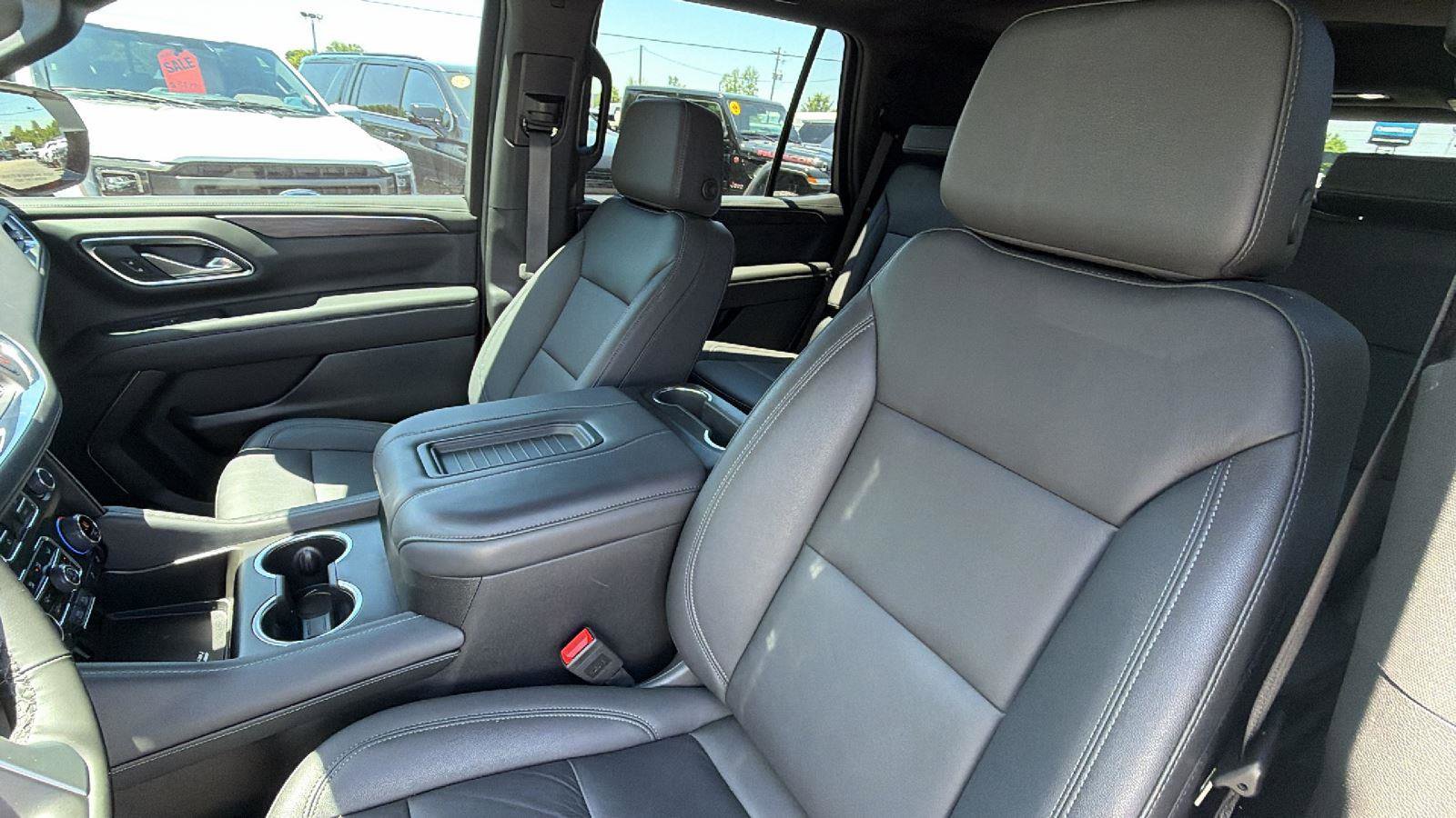 Used 2024 Chevrolet Tahoe Z71 w/ Luxury Package AWD/4WD image 15