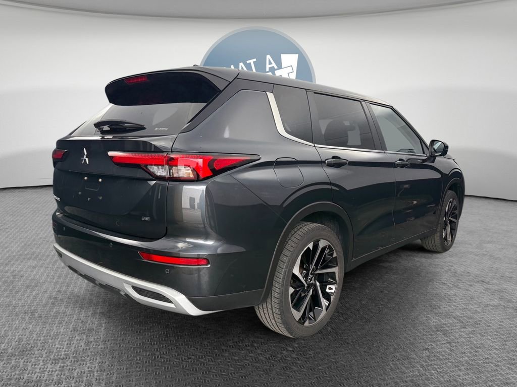 Used 2024 Mitsubishi Outlander SE AWD/4WD image 3