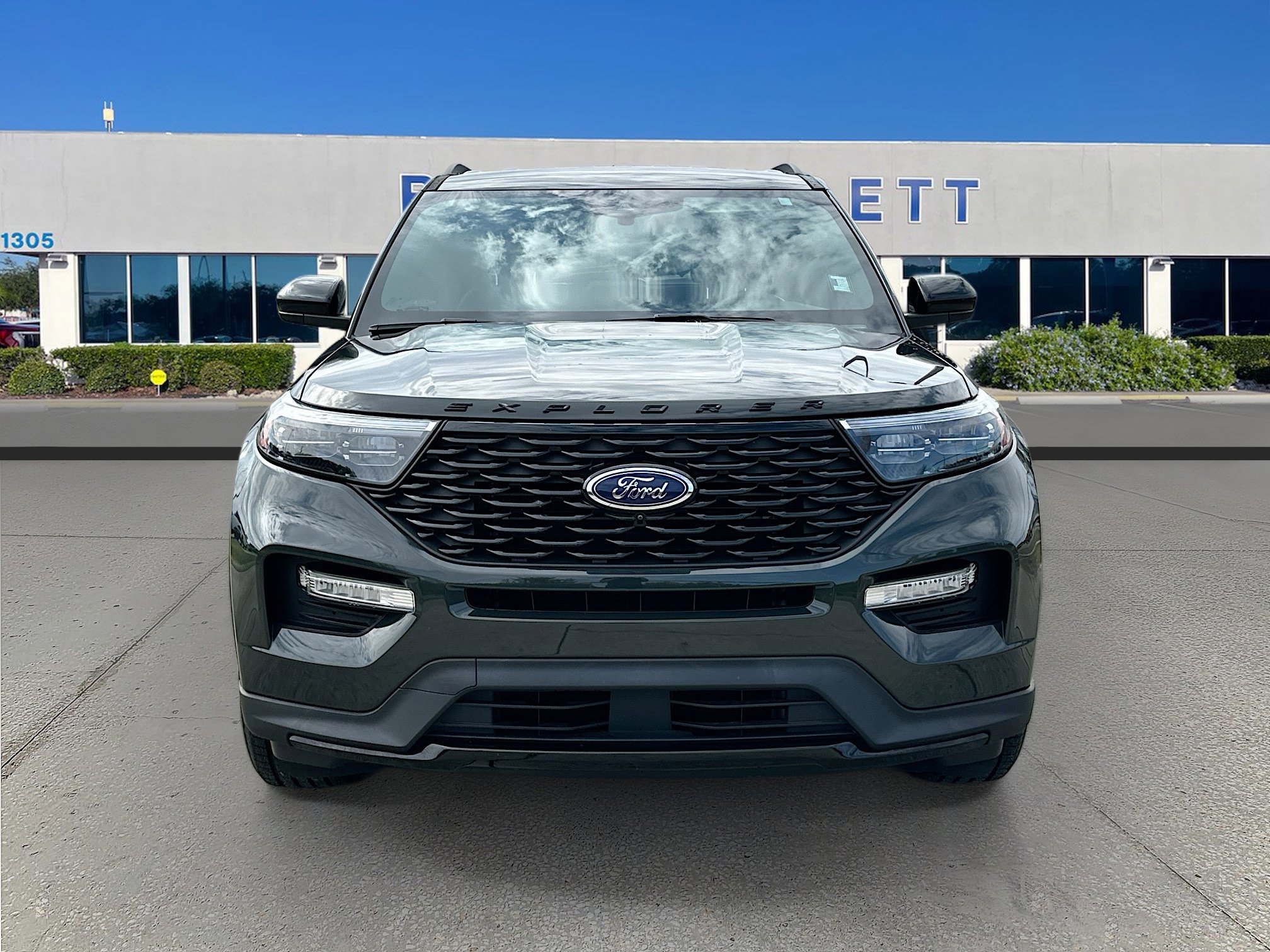 Certified 2022 Ford Explorer ST-Line w/ Class IV Trailer Tow Package image 2