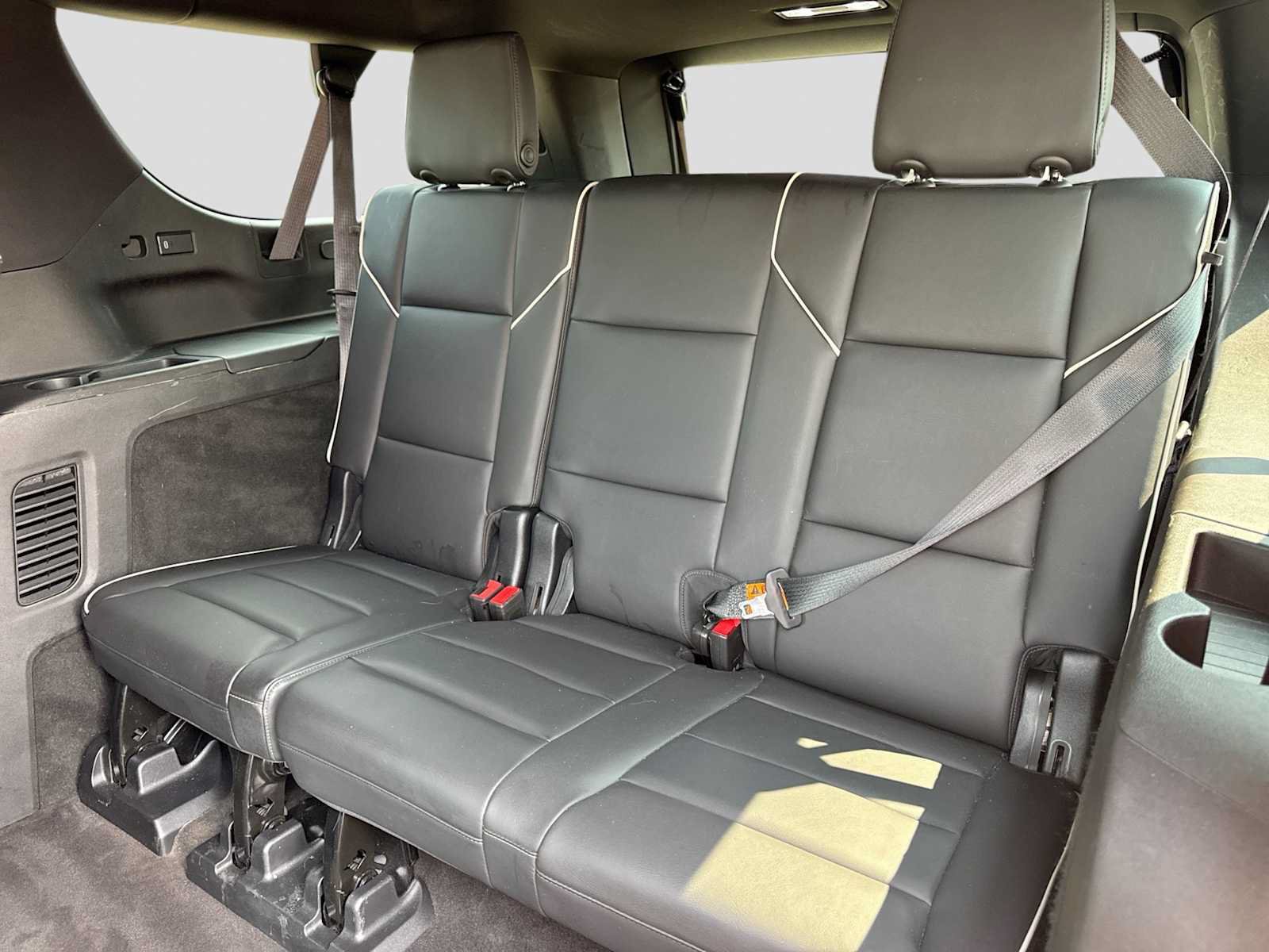 Used 2022 Cadillac Escalade ESV Premium Luxury w/ Performance Package AWD/4WD image 21