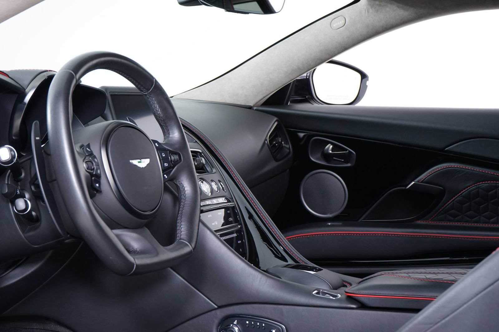 Used 2019 Aston Martin DBS Superleggera RWD image 4