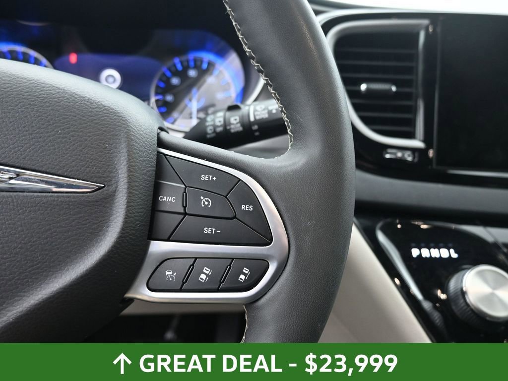 Used 2023 Chrysler Pacifica Touring-L image 24