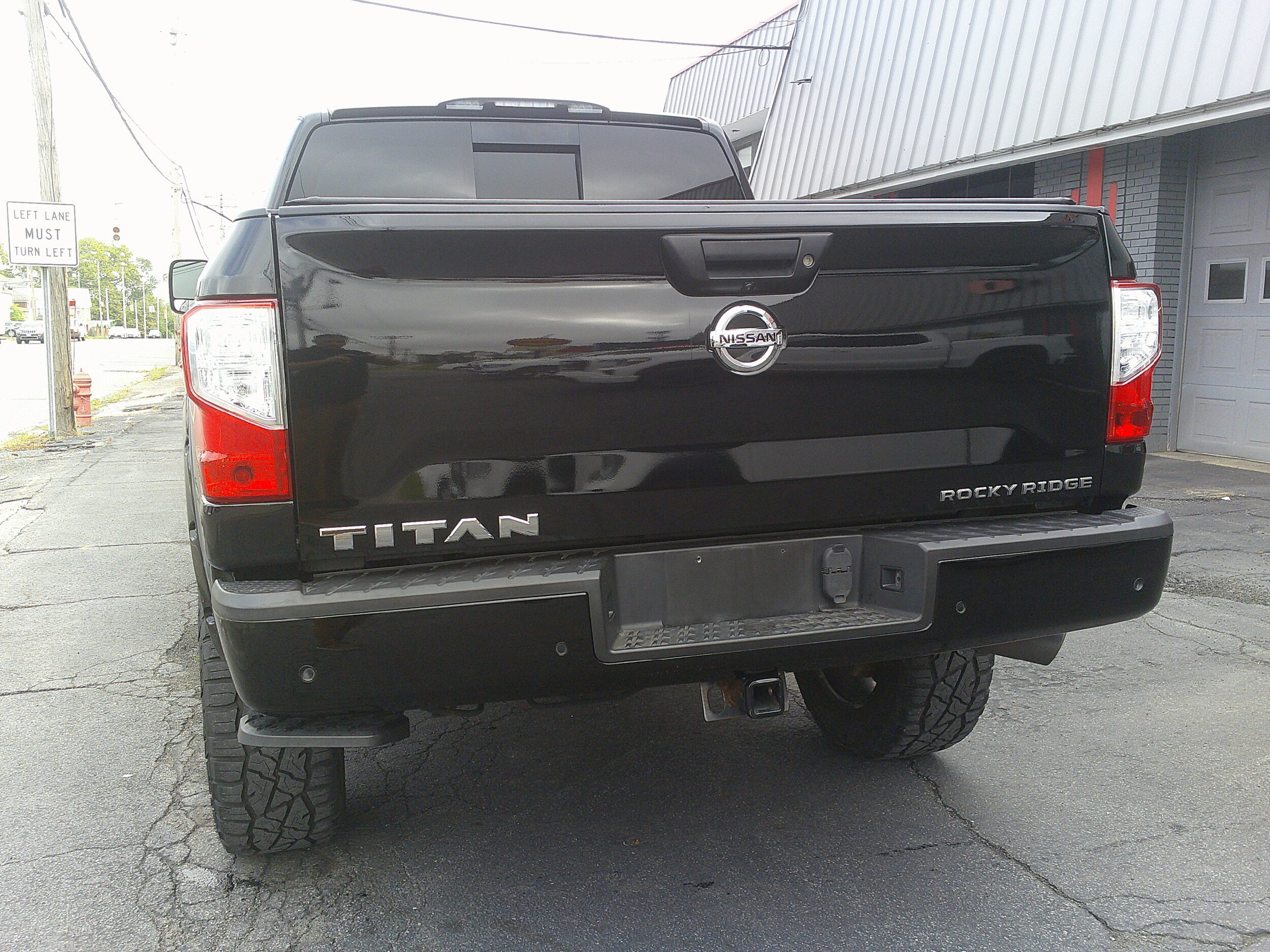 Used 2021 Nissan Titan SV w/ SV Convenience Package AWD/4WD image 8