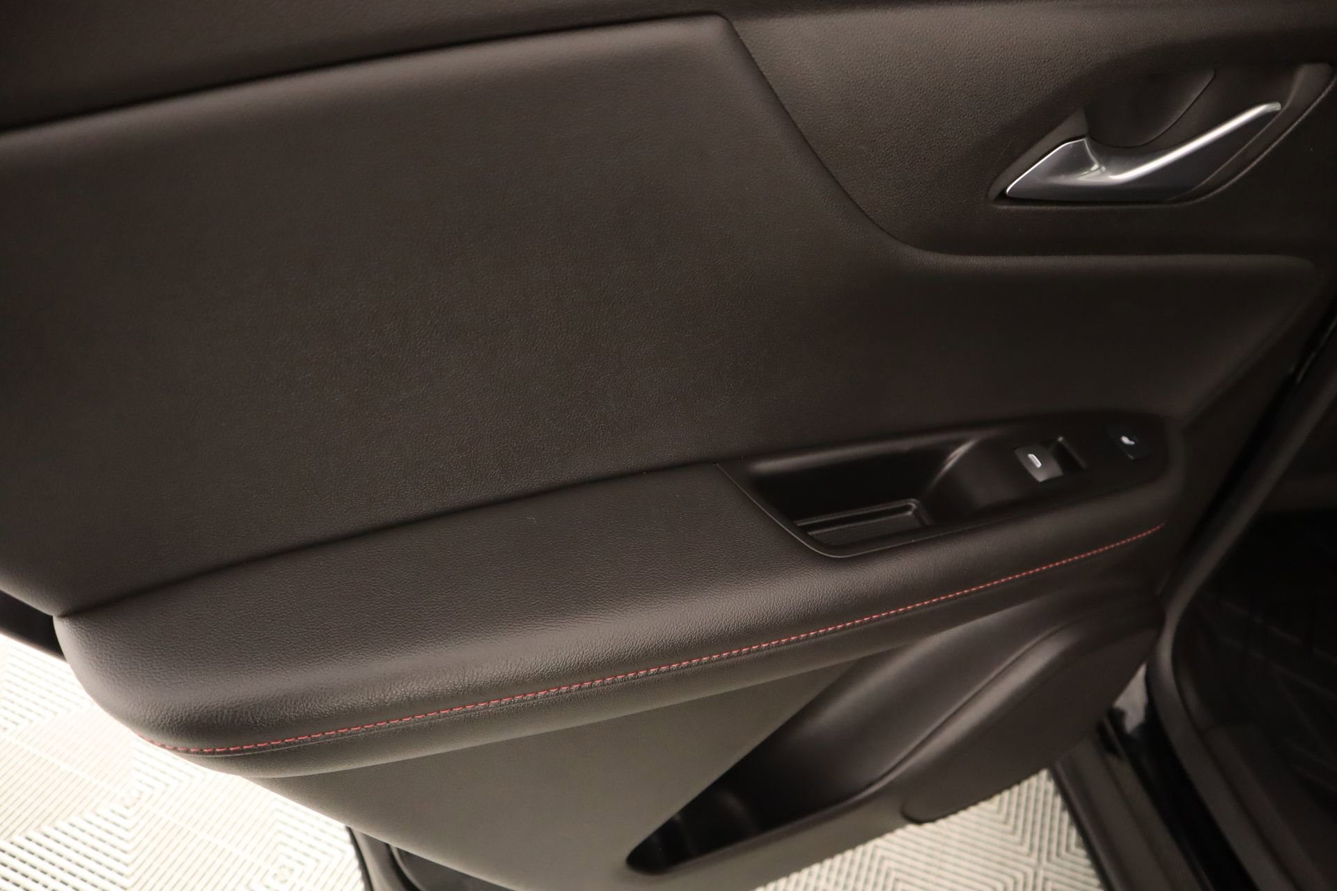 Used 2024 Chevrolet Blazer RS w/ Enhanced Convenience Package image 17