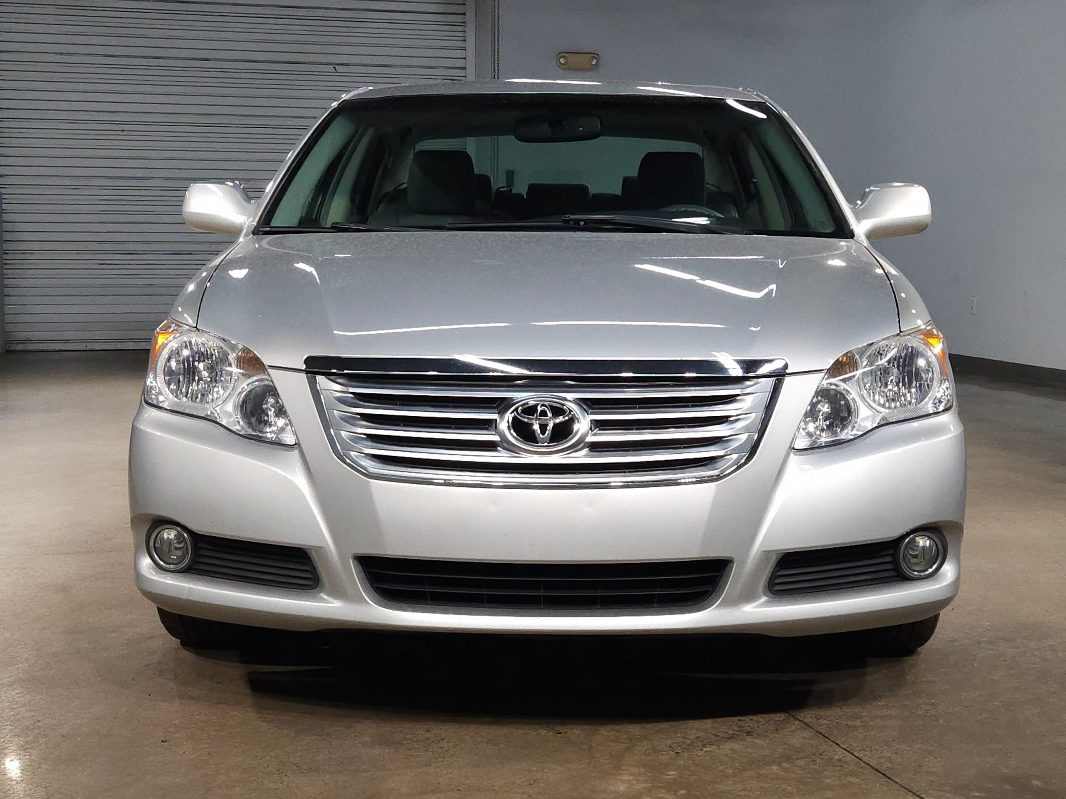 Used 2009 Toyota Avalon XLS FWD image 2