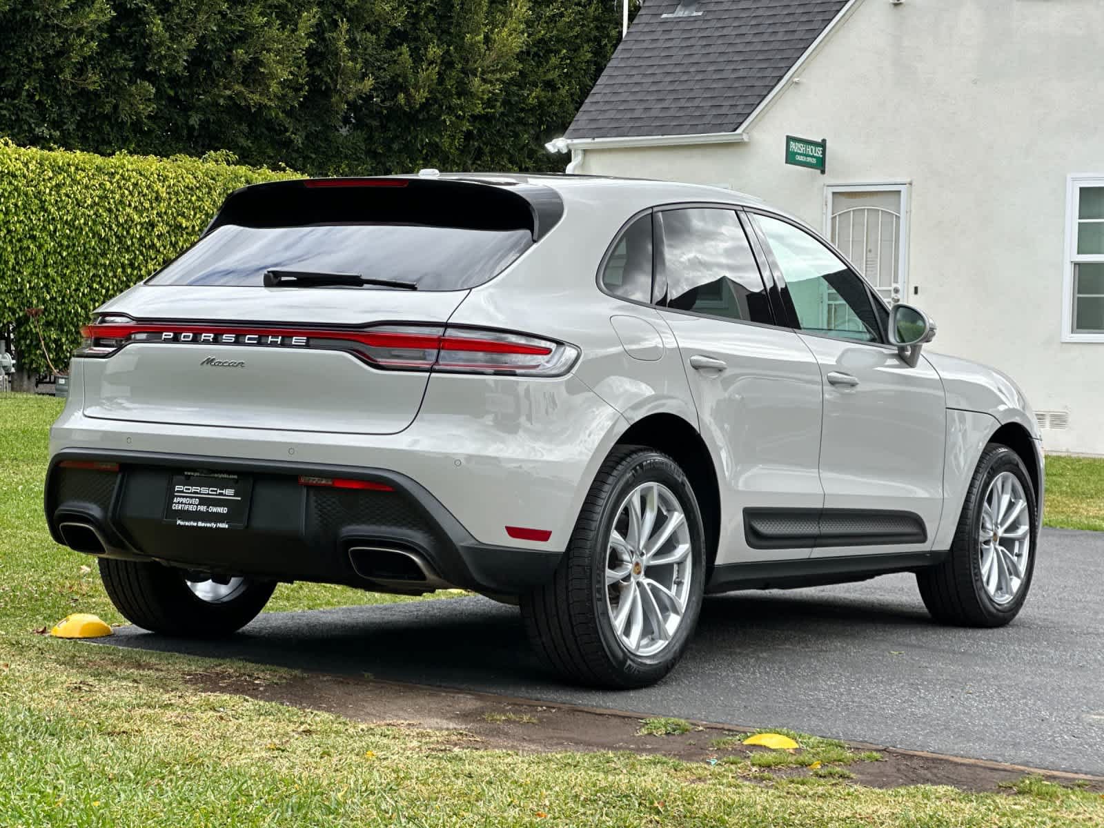 Certified 2025 Porsche Macan AWD/4WD image 8