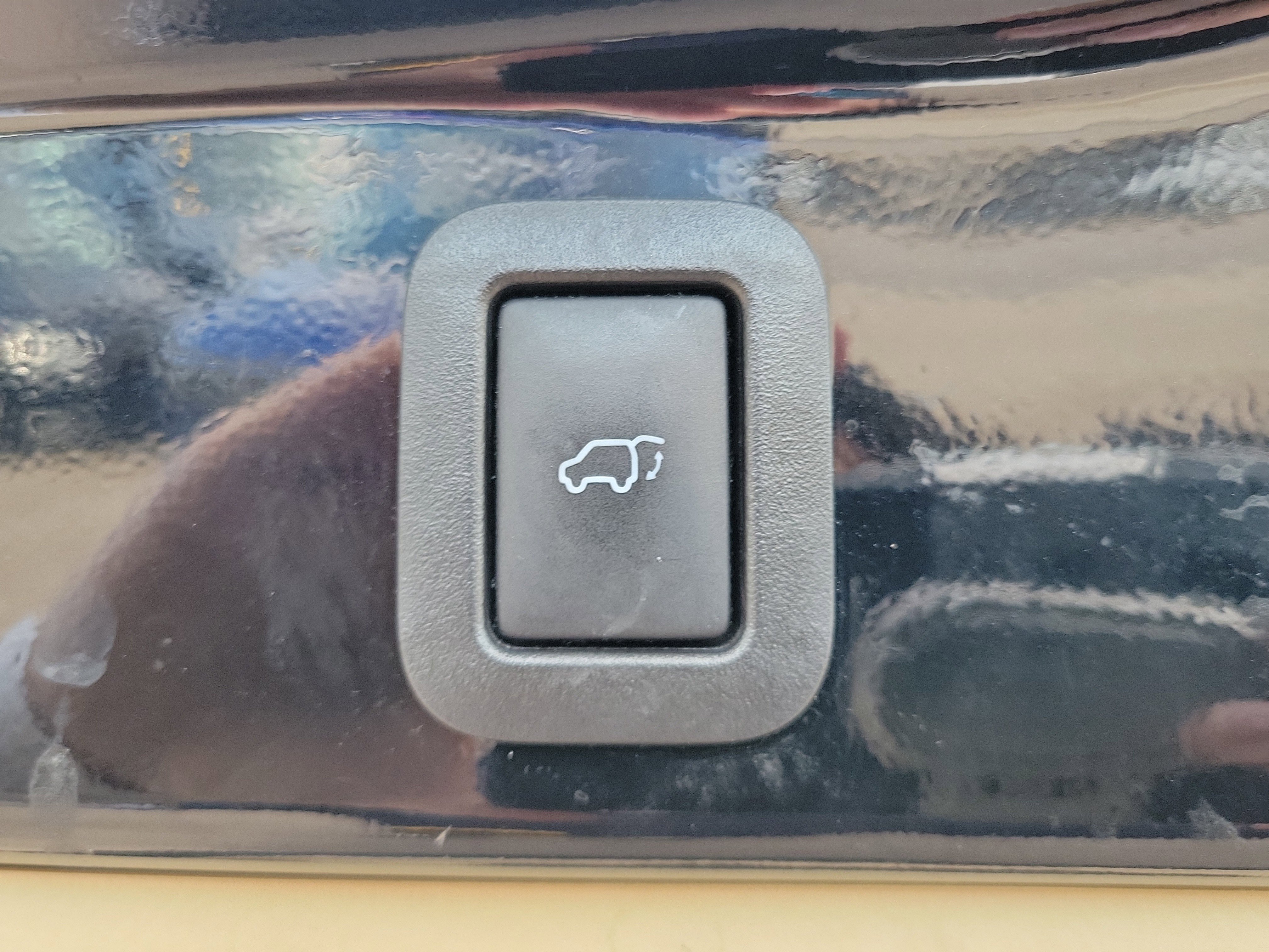 Used 2017 Toyota Highlander Limited w/ Carpet Mat Package image 9